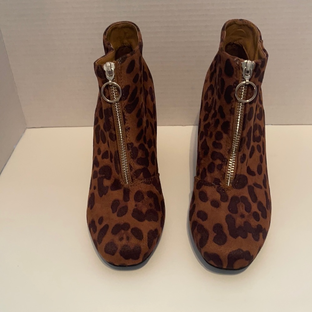 Comfortable All Over Leopard Print Big Block Boot… - image 1